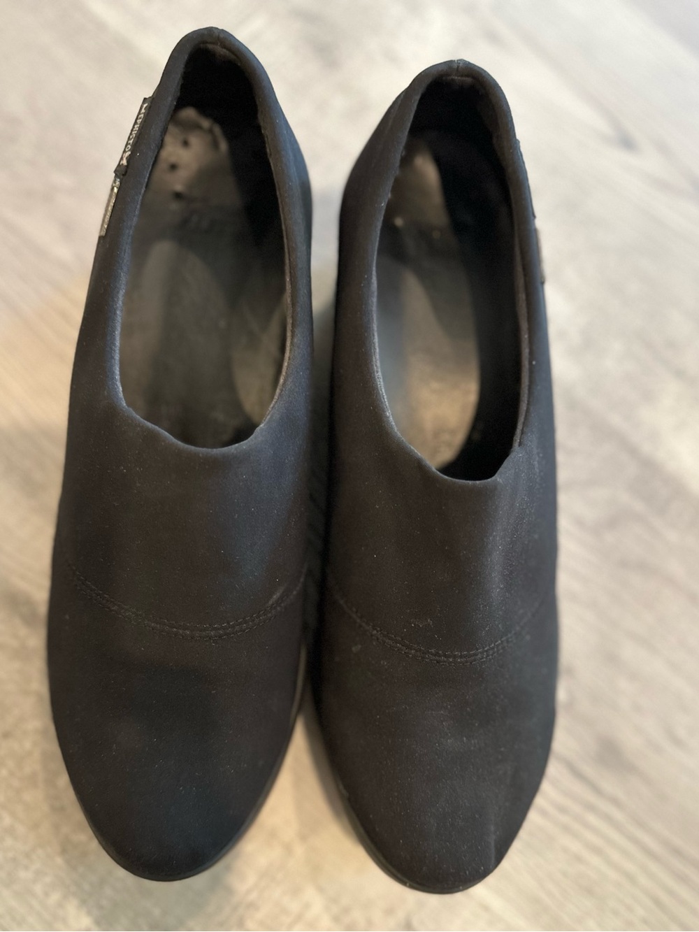 Mephisto Black Women's Slip-On Shoe with GORE-TEX waterproof lining size 8